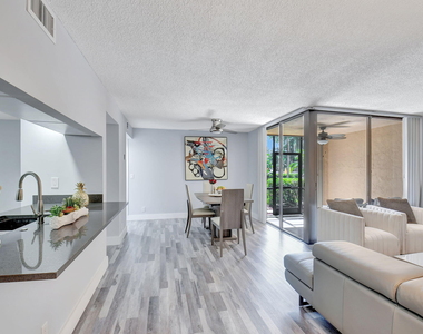 2255 Lindell Boulevard - Photo Thumbnail 3