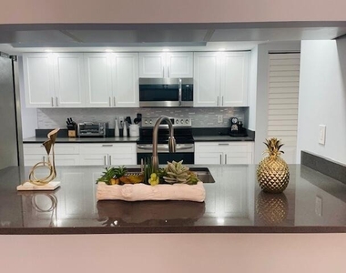 2255 Lindell Boulevard - Photo Thumbnail 7