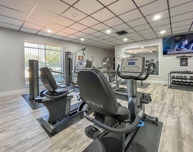 2255 Lindell Boulevard - Photo Thumbnail 23