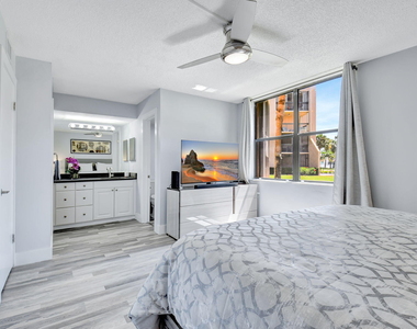 2255 Lindell Boulevard - Photo Thumbnail 12