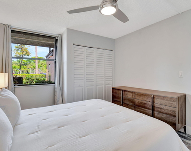 2255 Lindell Boulevard - Photo Thumbnail 15
