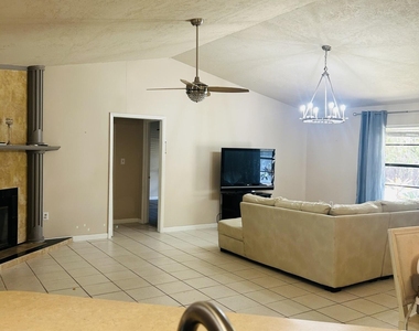 591 Sw Darien Ave Avenue Sw - Photo Thumbnail 3
