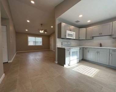 3166 Se Garden Street - Photo Thumbnail 5
