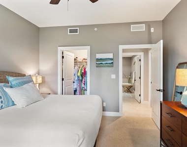 814 S Bay Colony Dr Drive S - Photo Thumbnail 11