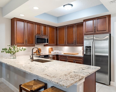 814 S Bay Colony Dr Drive S - Photo Thumbnail 3