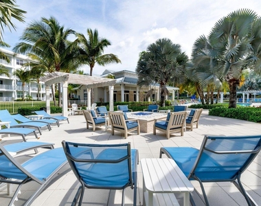 814 S Bay Colony Dr Drive S - Photo Thumbnail 24