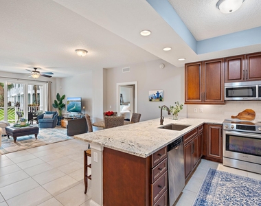 814 S Bay Colony Dr Drive S - Photo Thumbnail 1