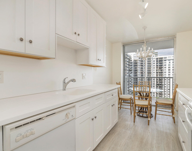 1801 S Flagler Drive - Photo Thumbnail 8