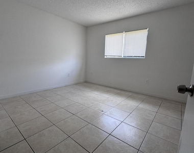 417 E Palm Cir Circle E - Photo Thumbnail 8