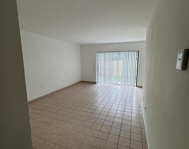 417 E Palm Cir Circle E - Photo Thumbnail 14