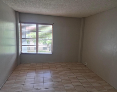 4166 Inverrary Drive - Photo Thumbnail 23