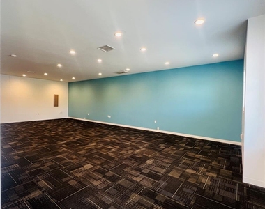 1213 N Green Avenue - Photo Thumbnail 1