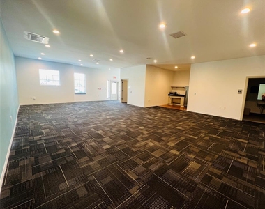 1213 N Green Avenue - Photo Thumbnail 3