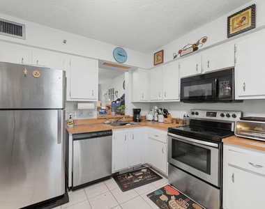 14527 Bonaire Boulevard - Photo Thumbnail 12