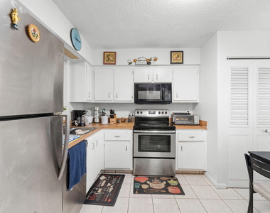 14527 Bonaire Boulevard - Photo Thumbnail 11