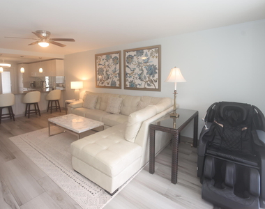 3091 N Course Drive - Photo Thumbnail 7