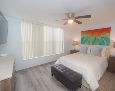3091 N Course Drive - Photo Thumbnail 8