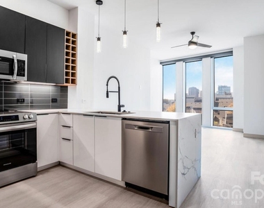 111 E Carson Boulevard - Photo Thumbnail 6