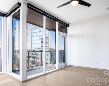 111 E Carson Boulevard - Photo Thumbnail 8