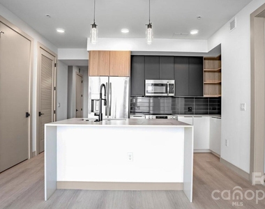 111 E Carson Boulevard - Photo Thumbnail 24