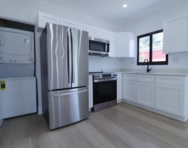 3040 Nw 13th Avenue - Photo Thumbnail 3