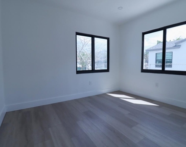 3040 Nw 13th Avenue - Photo Thumbnail 10