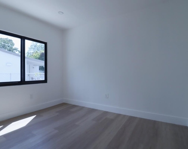 3040 Nw 13th Avenue - Photo Thumbnail 14