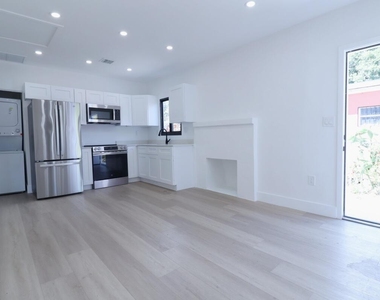 3040 Nw 13th Avenue - Photo Thumbnail 4