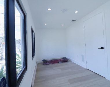 3040 Nw 13th Avenue - Photo Thumbnail 8