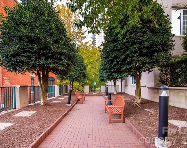 300 W 5th Street - Photo Thumbnail 30