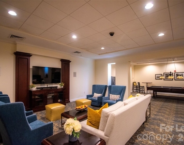 300 W 5th Street - Photo Thumbnail 19