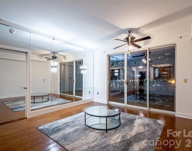 300 W 5th Street - Photo Thumbnail 1