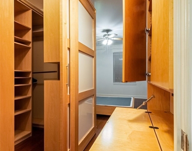 300 W 5th Street - Photo Thumbnail 9