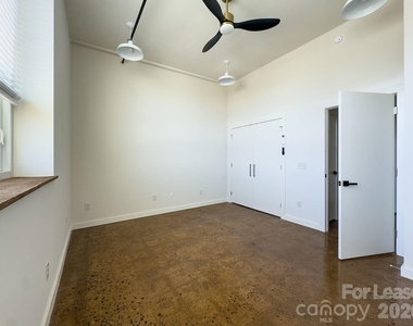 510 S College Street - Photo Thumbnail 2