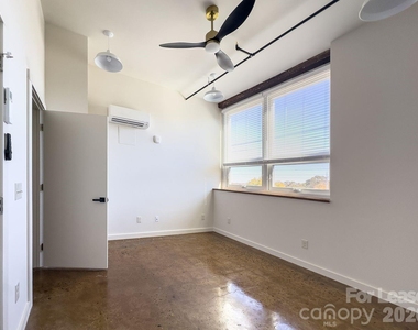 510 S College Street - Photo Thumbnail 3
