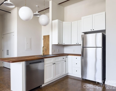 510 S College Street - Photo Thumbnail 8