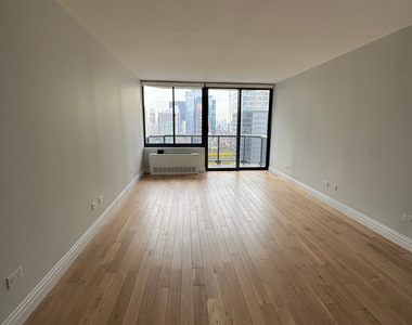 West 48th Street - Photo Thumbnail 1