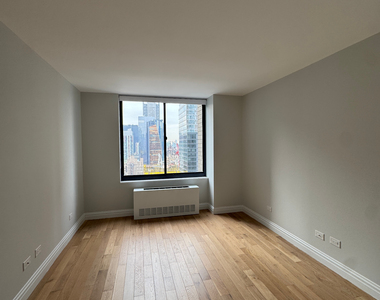 West 48th Street - Photo Thumbnail 3