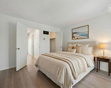 225 S Ventura Road - Photo Thumbnail 11