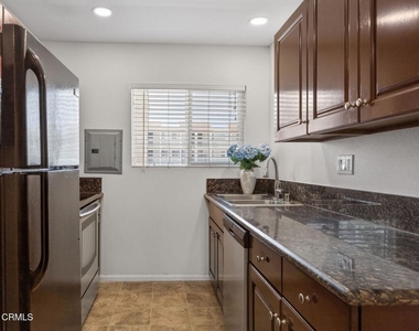 225 S Ventura Road - Photo Thumbnail 6