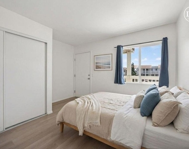 225 S Ventura Road - Photo Thumbnail 13