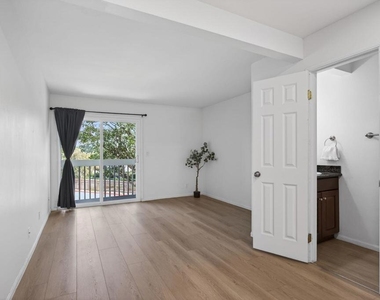 225 S Ventura Road - Photo Thumbnail 3