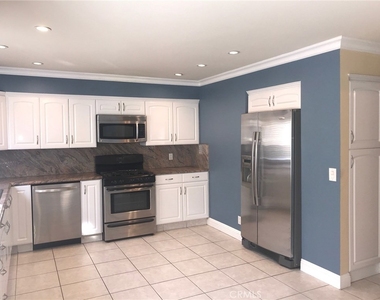 17807 Devonshire Street - Photo Thumbnail 9