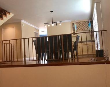 17807 Devonshire Street - Photo Thumbnail 4