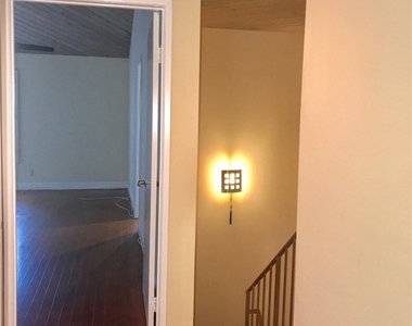 17807 Devonshire Street - Photo Thumbnail 24