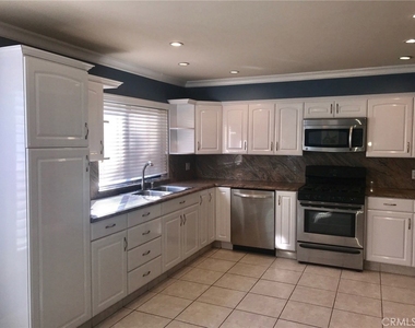 17807 Devonshire Street - Photo Thumbnail 10