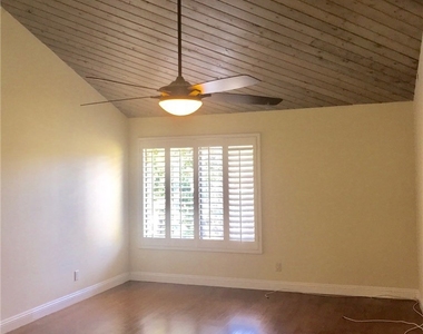 17807 Devonshire Street - Photo Thumbnail 14