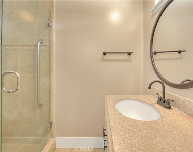 340 W Caroline Street - Photo Thumbnail 8