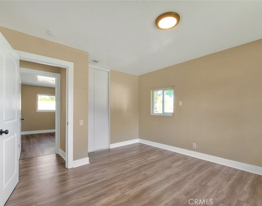 340 W Caroline Street - Photo Thumbnail 11