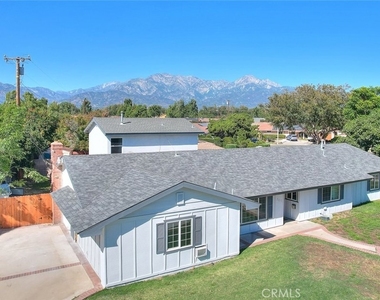340 W Caroline Street - Photo Thumbnail 1